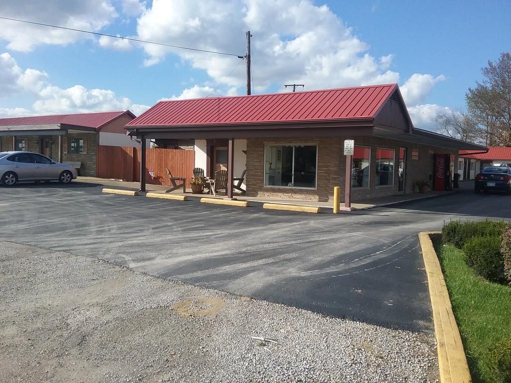 Baker'S Motel Norwich Exterior photo