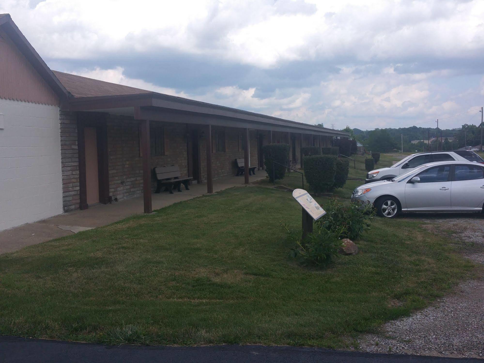 Baker'S Motel Norwich Exterior photo