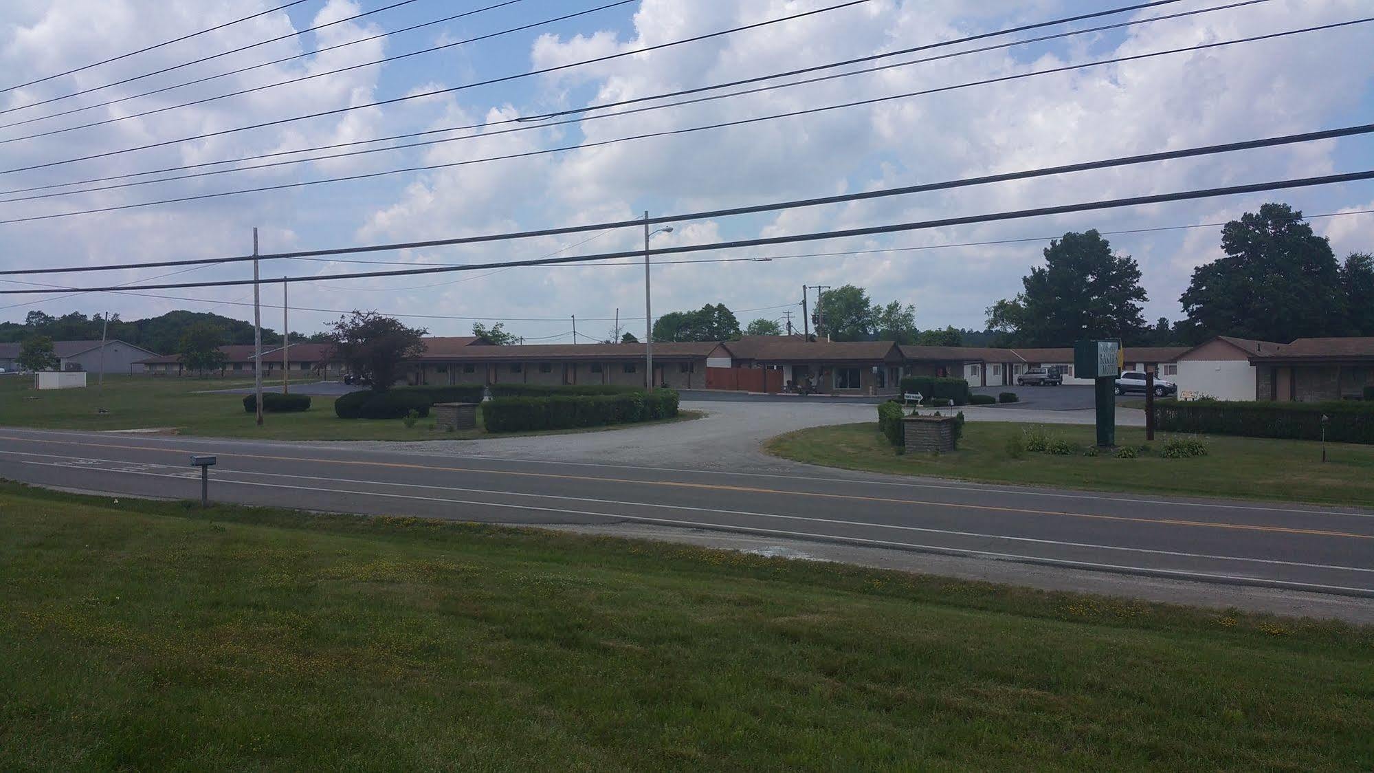 Baker'S Motel Norwich Exterior photo